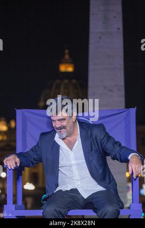 24 ottobre 2022, Roma, RM, Italia: L'attore Francesco Pannofino partecipa al tappeto rosso in occasione della prima serie televisiva ''Boris 4'' di fronte all'Auditorium della conciliazione di Roma, il 24 ottobre 2022 (Credit Image: © Matteo Nardone/Pacific Press via ZUMA Press Wire) Foto Stock