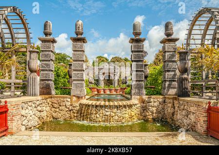 Fontana al Collector Earls Garden al Castello di Arundel, West Sussex, Inghilterra Foto Stock