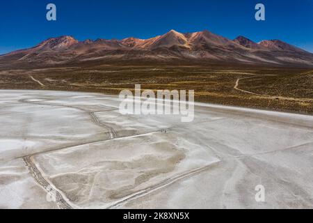 Veduta aerea della Laguna de Salinas, 62 km a est di Arequipa ad un'altitudine di 4300 metri nelle Ande peruviane. Foto Stock