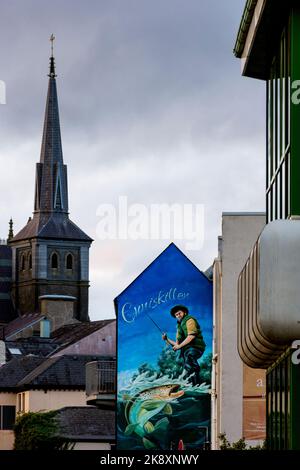 Enniskillen è la città più grande della contea di Fermanagh, Irlanda del Nord. Si trova nel mezzo della contea, tra le sezioni superiore e inferiore di Loug Foto Stock