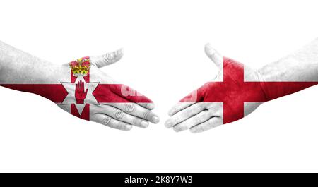Stretta di mano tra Inghilterra e Irlanda del Nord bandiere dipinte a mano, immagine trasparente isolata. Foto Stock