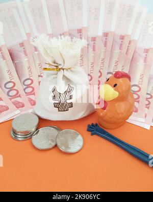 SUQIAN, CINA - 25 OTTOBRE 2022 - Finanza & Economia illustrazione: RMB tasso di cambio risparmio, Suqian, provincia di Jiangsu, Cina, 25 ottobre, 2022. Foto Stock