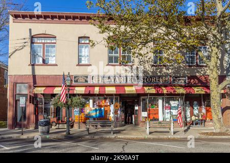 Facciata anteriore del Variety Store a Sag Harbor, NY Foto Stock