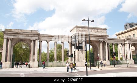 Apsley Gate, che prende il nome dall'adiacente Apsley House, Hyde Park, Londra, Regno Unito. Originariamente bulit di Lord Apsley, la casa di Apsley, conosciuta anche come numero uno. Foto Stock