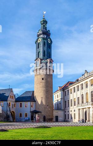 WEIMAR, GERMANIA - DEC 19, 2015: Città castello Weimar sotto il cielo blu. Il disegno del castello, costruito come residenza per il duca di Sassonia-Weimar-Eisenach Foto Stock