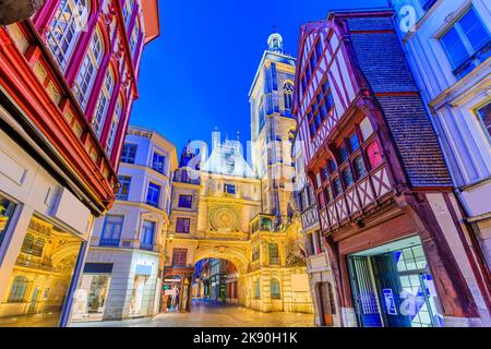 Rouen, Normandia, Francia. Il Grande Orologio (Gros-Horloge) un orologio astronomico del XIV secolo. Foto Stock