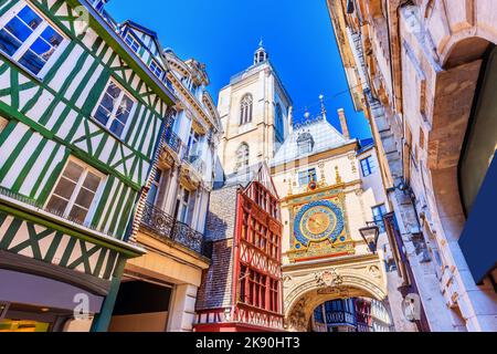 Rouen, Normandia, Francia. Il Grande Orologio (Gros-Horloge) un orologio astronomico del XIV secolo. Foto Stock