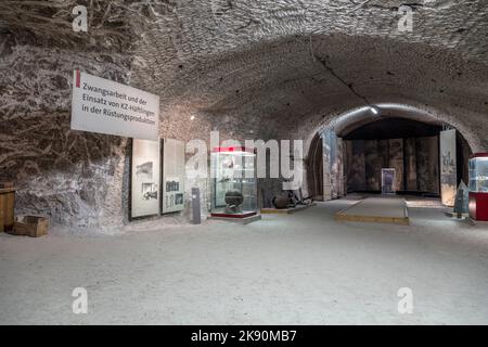 SONDERSHAUSEN, GERMANIA - 18 SETTEMBRE 2016: La gente visita la guerra del museo in stabilimento minerario Sondershausen in Germania. Riaperto come miniera turistica nel 1996 e re Foto Stock