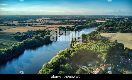 Una vista aerea del bacino idrico di Alton a Suffolk, Inghilterra Foto Stock