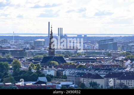 Copenaghen, Danimarca - Settembre 2022: Vista panoramica del centro di Copenaghen e della Chiesa del nostro Salvatore Vor Frelsers Kirke visto da Copenaghen Foto Stock