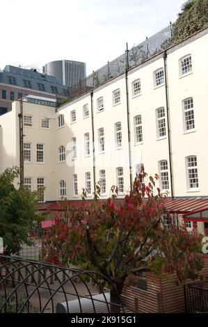 Sir John Cass's Foundation Primary School, Aldgate High Street, Aldgate, Londra, Inghilterra, Regno Unito. Foto Stock