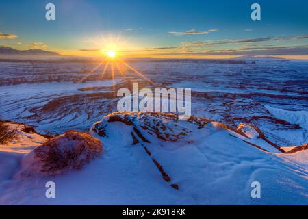 Alba sul fiume Colorado nel Meander Canyon, vista dal Dead Horse Point state Park, Moab, Utah. Foto Stock