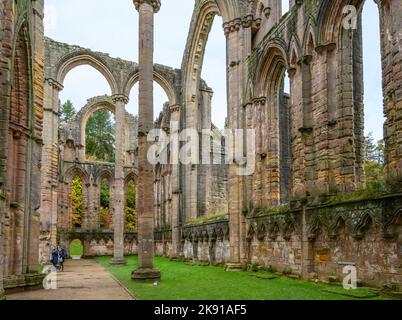 Fountains Abbey, vicino a Ripon, North Yorkshire, Inghilterra, Regno Unito Foto Stock