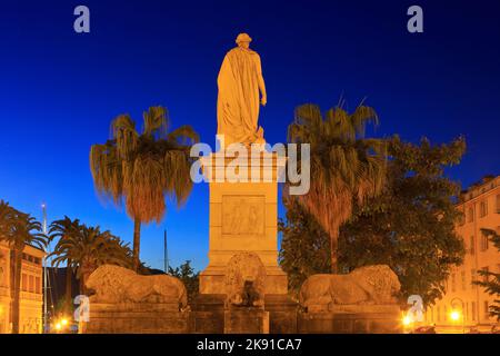 Monumento a Napoleone Bonaparte, primo console della Repubblica dal 1799-1804, vestito in toga romana, ad Ajaccio (Corse-du-Sud), Francia Foto Stock