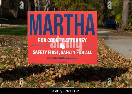 Un cartello del cantiere Martha Holton Dimick per il procuratore della contea di Hennepin che sottolinea le questioni della sicurezza e della criminalità. Foto Stock