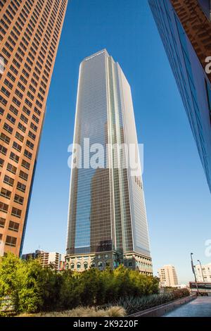 Los Angeles, USA - 27 giugno 2010: Prospettiva del grattacielo KPMG torre e Deloitte e touche edificio a Los Angeles. L'architettura in bunker hol Foto Stock