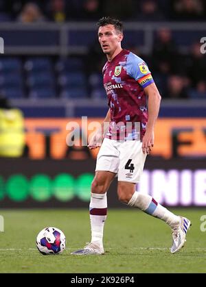 Burnley's Jack Cork in azione durante la partita del Campionato Sky Bet al Turf Moor di Burnley. Data immagine: Martedì 25 ottobre 2022. Foto Stock