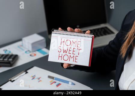 Didascalia concettuale Casa Sweet Home. Concetto del Internet Benvenuto indietro piacevole caldo, rilievo e saluti felici Foto Stock