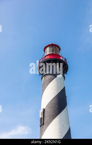 Sankt Augustine, USA - 24 luglio 2010: La gente visita il bellissimo faro da Sankt Augustine in Florida. E' stato completamente rinnovato nel 2009. Foto Stock