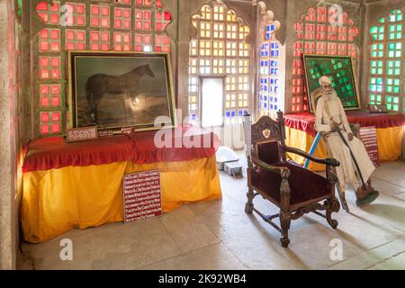 UDAIPUR, INDIA - 21 ottobre 2012: All'interno del palazzo della città a Udaipur, India. La fondazione del forte fu posta nel 1559 da Udai Singh. Il palazzo appartiene Foto Stock