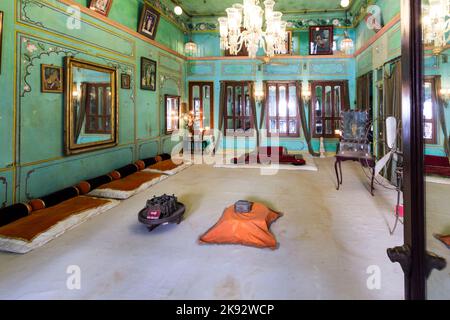 UDAIPUR, INDIA - 21 ottobre 2012: All'interno del palazzo della città a Udaipur, India. La fondazione del forte fu posta nel 1559 da Udai Singh. Foto Stock