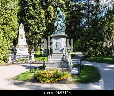 VIENNA, AUSTRIA - Apr 26, 2015: Monumento commemorativo a Mozart e Beethoven a Zentralfriedhof, Vienna, Austria. Foto Stock