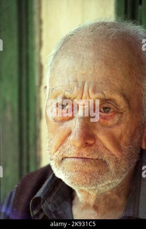 Ritratto dell'anziano nella Contea di Covasna, Romania, circa 2002 Foto Stock