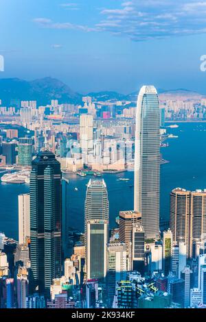 VICTORIA, HONGKONG - 9 GENNAIO 2010: Il Centro finanziario Internazionale con lo skyline della città a Victoria, Hong Kong. E 'il 2nd a Hong Kong, 4th a CH Foto Stock