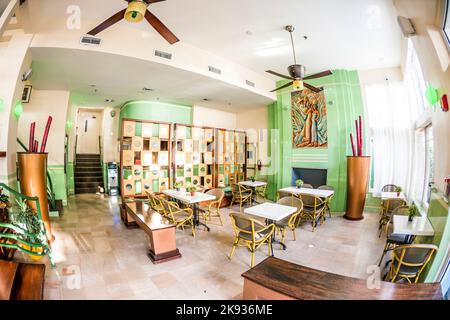 MIAMI, USA - 20 AGOSTO 2014: L'hotel Colony, situato al 736 di Ocean Drive e costruito negli anni '30, è l'hotel più fotografato di South Beach a Miami, Foto Stock