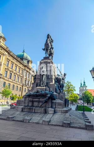 CRACOVIA, POLONIA - 5 SETTEMBRE: Una figura di un cavaliere sconfitto sul monumento dedicato alla battaglia di Grunwald il 5 settembre 2014 nella città vecchia di Cracovia, Foto Stock