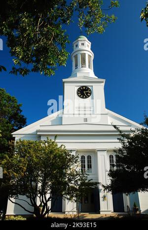 Una piccola e pittoresca chiesa bianca nel New England Foto Stock