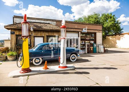 Williams, USA - 8 luglio 2008: Vecchia stazione di rifornimento retrò a Williams, USA. Nel 1926, l'autostrada 66 è stata fondata e oggi, tutto il centro di Williams è Foto Stock