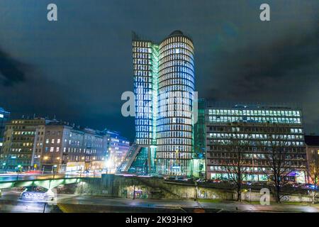 Vienna, Austria - 22 aprile 2009: Facciata della torre uniqa a Vienna, Austria. L'edificio ha ricevuto l'etichetta dell'Unione europea GreenBuilding. È lumen Foto Stock