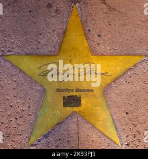 PHOENIX, USA - Giugno 14: La stella di Marilyn Monroe in rame riflette la gloria passata dell'Hotel San Carlos il 14,2012 Giugno a Phoenix, USA. Le stelle dentro Foto Stock