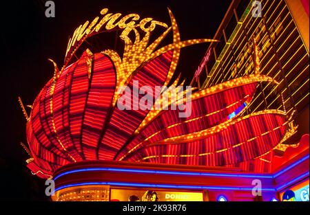 LAS VEGAS - 15 giugno: Il famoso Flamingo Hotel di notte il 15 giugno 2012 a LAS VEGAS, USA. Bugsy Siegel aprì il Flamingo nel 1946 come terzo cas Foto Stock