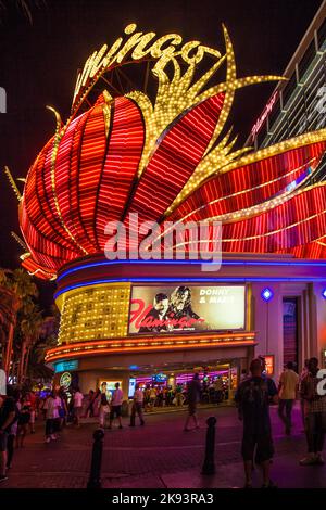 LAS VEGAS - 15 giugno: Il famoso Flamingo Hotel di notte il 15 giugno 2012 a LAS VEGAS, USA. Bugsy Siegel aprì il Flamingo nel 1946 come terzo cas Foto Stock