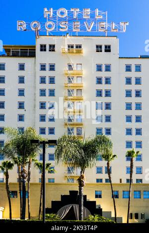 HOLLYWOOD, USA - GIUGNO 26: Facciata del famoso storico Roosevelt Hotel il 26,2012 Giugno a Hollywood, USA. Ha aperto per la prima volta il 15 maggio 1927. Ora è mana Foto Stock