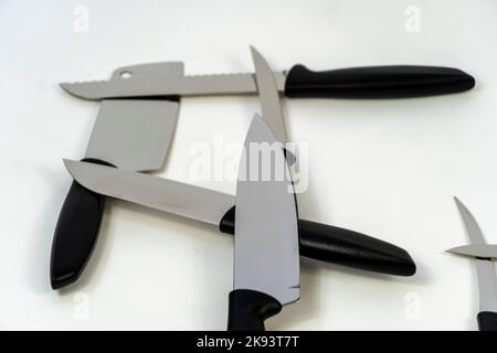 coltello in metallo e nero, coltello in acciaio affilato con manico in plastica, guadalajara Foto Stock