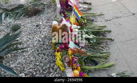 Los Angeles, California, USA 25th ottobre 2022 Un memoriale in cui l'attore Leslie Jordan ha schiantato la sua auto in un incidente dove è morto il 24 ottobre 2022 a Los Angeles, California, Stati Uniti. Foto di Barry King/Alamy Live News Foto Stock