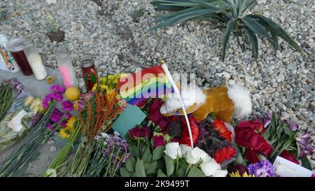 Los Angeles, California, USA 25th ottobre 2022 Un memoriale in cui l'attore Leslie Jordan ha schiantato la sua auto in un incidente dove è morto il 24 ottobre 2022 a Los Angeles, California, Stati Uniti. Foto di Barry King/Alamy Live News Foto Stock