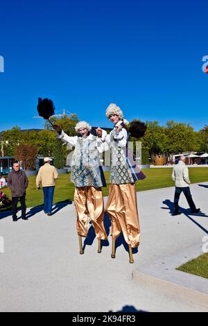 KOBLENZ, GERMANIA - OTT 15: Pantomimes Godetevi la mostra di fiori BUGA il 15 ottobre 2011 a Coblenza, Germania. La mostra di fiori BUGA 2011 è una delle più grandi Foto Stock