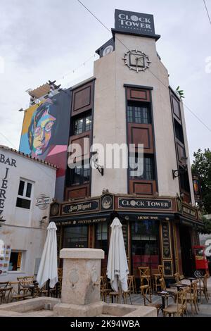 Torre dell'Orologio bar a Torremolinos, Malaga, Spagna. Foto Stock