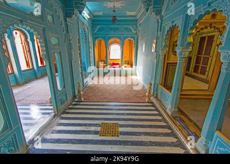 UDAIPUR, INDIA - OTT 21: All'interno del Palazzo della Città il 21,2012 ottobre a Udaipur, India. La fondazione del forte fu posta nel 1559 da Udai Singh. La pala Foto Stock