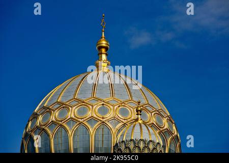 Nuova Sinagoga, cupola del tamburo ricoperta di costolette dorate, Germania, Berlino Foto Stock