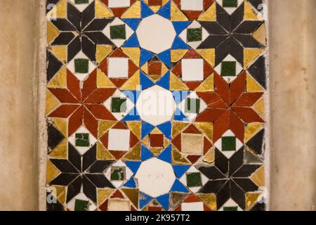 Italia, Sicilia, Palermo. Monreale. La Cattedrale Normanna. I mosaici in vetro sono realizzati in pezzi molto piccoli. Foto Stock