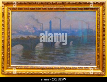 Ireland Eire Dublin City Gallery The Hugh Lane painting Waterloo Briidge Overcast Weather by Claude Monet 1900 1 of 41 of bridge stay Savoy Hotel Foto Stock