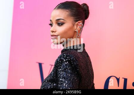 BEVERLY HILLS, LOS ANGELES, CALIFORNIA, USA - 25 OTTOBRE: L'attrice inglese Ella Balinska arriva al Veuve Clicquot 250th Anniversary Solaire Culture Exhibition che si tiene al 468 North Rodeo Drive il 25 ottobre 2022 a Beverly Hills, Los Angeles, California, Stati Uniti. (Foto di Xavier Collin/Image Press Agency) Foto Stock