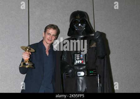 Burbank, Stati Uniti. 25th Ott 2022. LOS ANGELES - OTT 25: Hayden Christensen, Darth Vader personaggio ai Saturn Awards 50th - Sala Stampa al Marriott Convention Center il 25 ottobre 2022 a Burbank, CA (Photo by Katrina Jordan/Sipa USA) Credit: Sipa USA/Alamy Live News Foto Stock