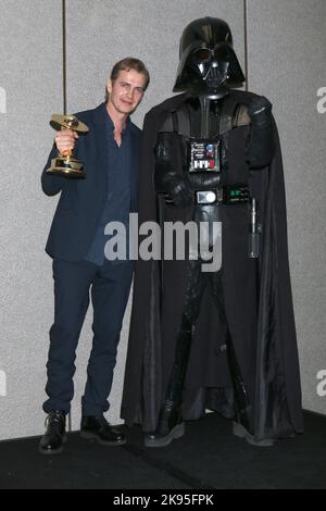 Burbank, Stati Uniti. 25th Ott 2022. LOS ANGELES - OTT 25: Hayden Christensen, Darth Vader personaggio ai Saturn Awards 50th - Sala Stampa al Marriott Convention Center il 25 ottobre 2022 a Burbank, CA (Photo by Katrina Jordan/Sipa USA) Credit: Sipa USA/Alamy Live News Foto Stock