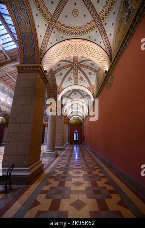 Budapest, Ungheria. Interno della Sala Romana ristrutturata nel Museo di Belle Arti. La Sala romanica Foto Stock